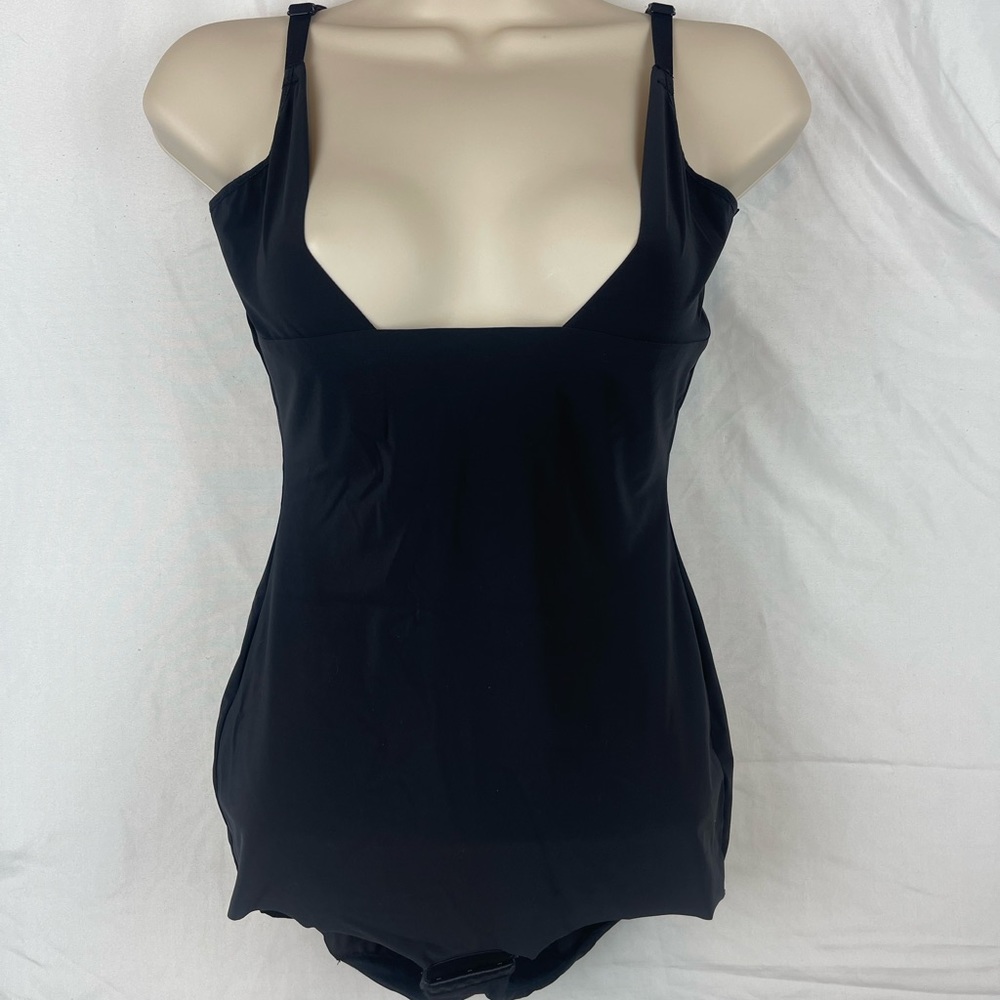 MaidenForm Shape Wear Large Black